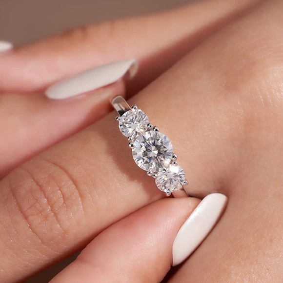 18k Certified 2 carat Diamond Moissanite Past Present Future Journey Ring - Picture 4 of 11